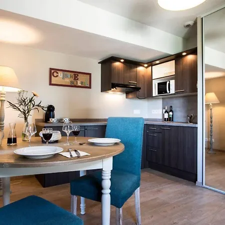 Bleu Castillet 2*