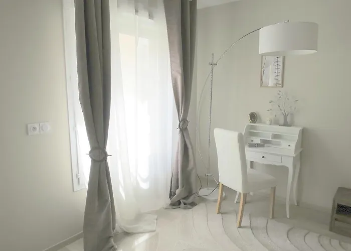 Hotel Bleu Castillet 2*